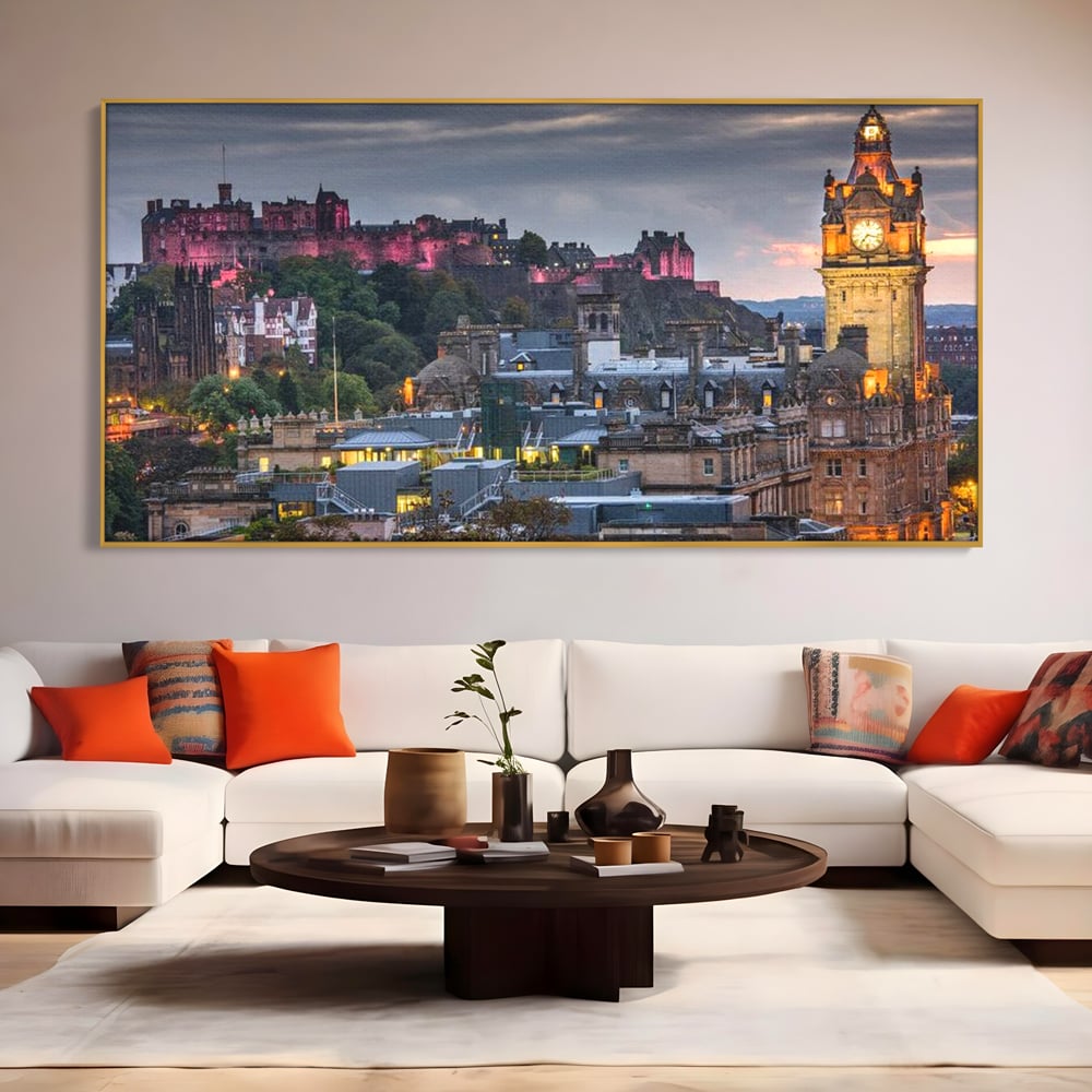 Tablou canvas cu tablou canvas cu peisaj urban din scotia la amurg, in rama de aluminiu auriu, pe perete intr-un living